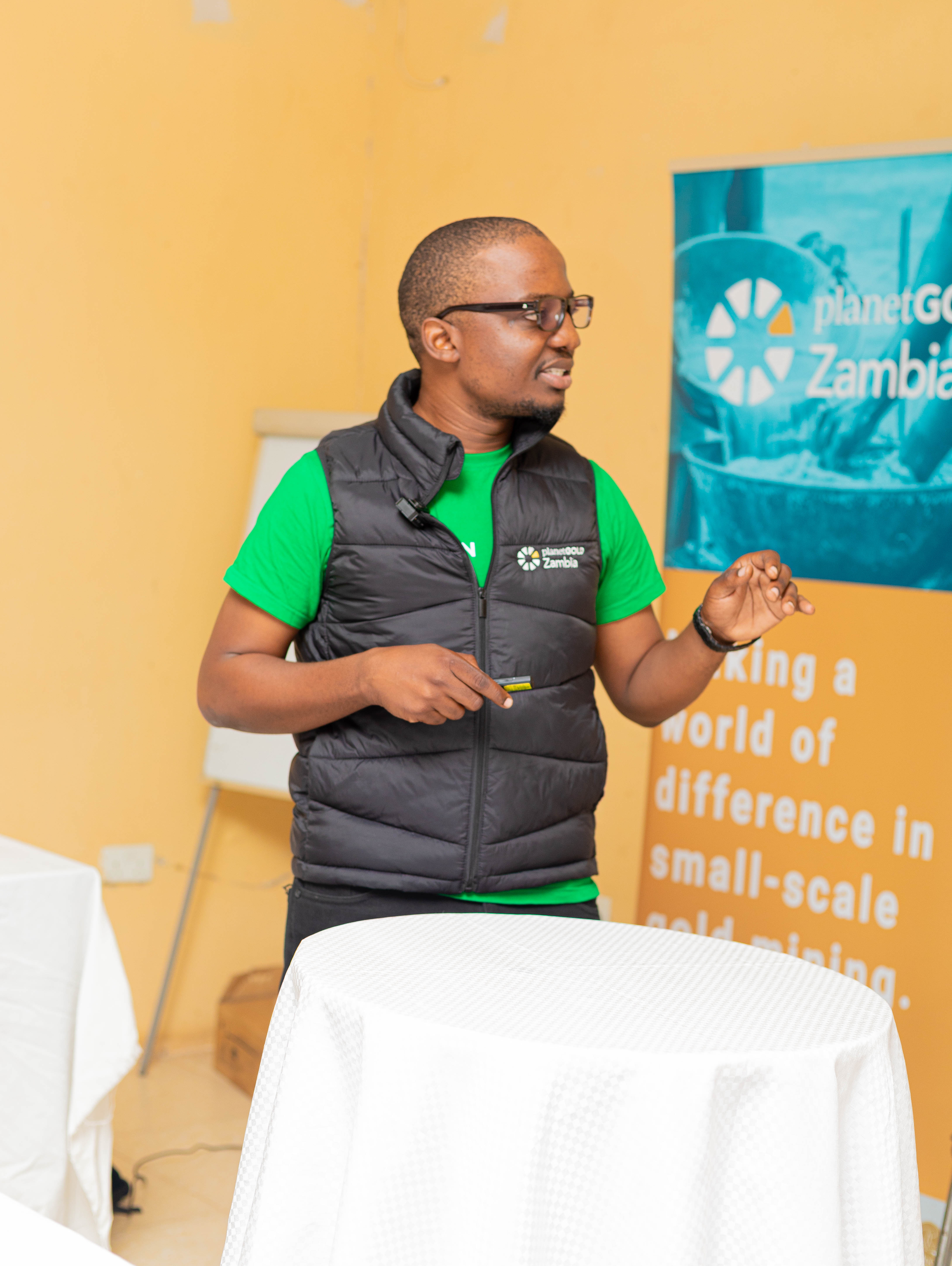 Mr. Chikatala Munsanje facilitating a session on Mercury-Free Processing Systems