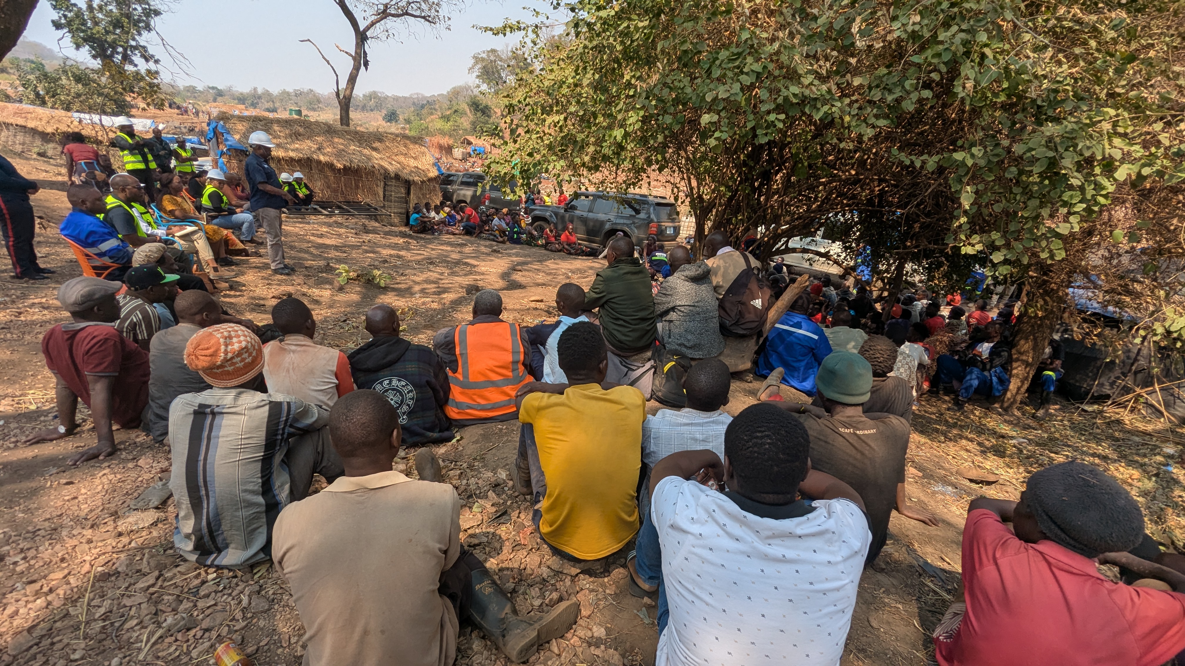 Engaging mining communities on formalisation, environmental protection and mercury-free gold processing.