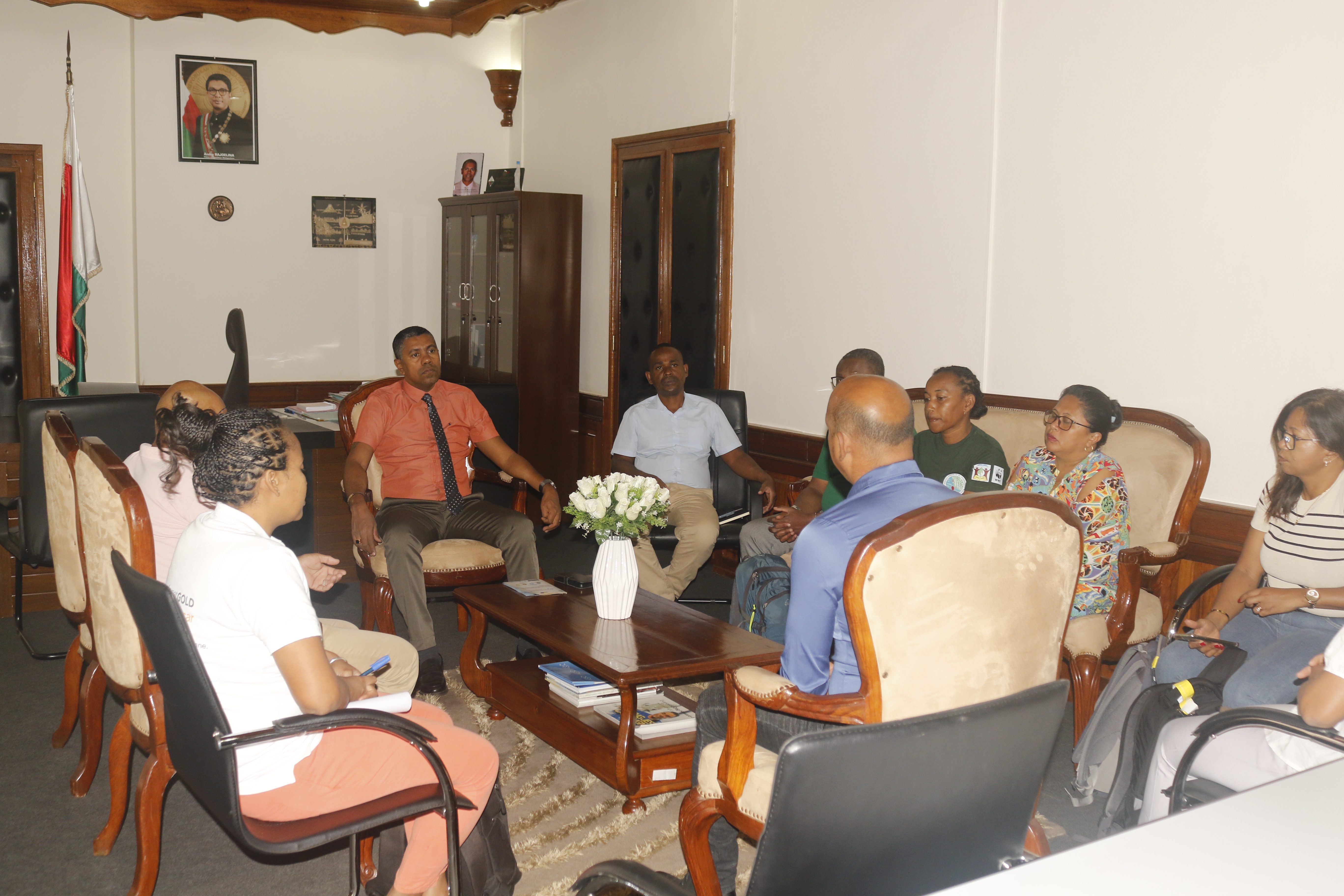 Rencontre des membres de l'UGP du projet planetGOLD Madagascar avec Mr Le Gouverneur de la Région de DIANA 
