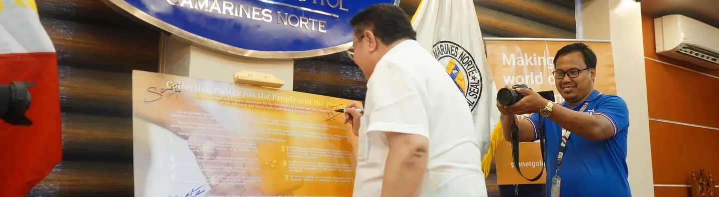 Signing of Pledge 2