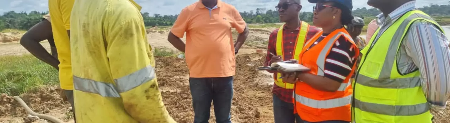 Project Team in a discussion with a mine manager