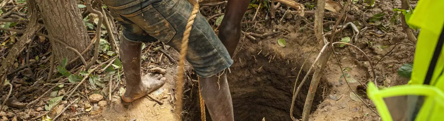Orpaillage et espoir : le combat quotidien d'un mineur pour sa famille