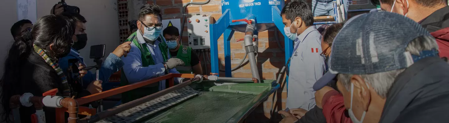 Photo of people looking at shaking table in Puno, Peru