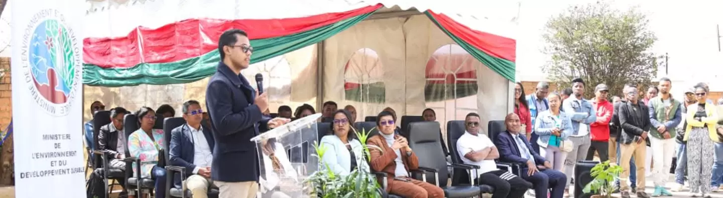 la remise officielle des équipements de contrôle environnemental destinés aux 60 officiers de Police Judiciaire de l’Environnement (OPJE) à Madagascar