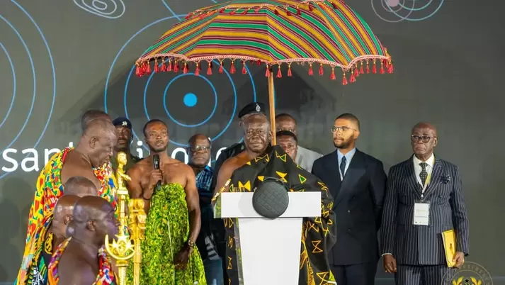 King of Ashanti giving his speech