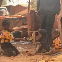 Des enfants sur le site d'EMAPE Aladignai