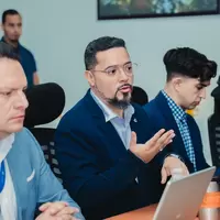 Coordinador del Proyecto planetGOLD Honduras en junta extraordinaria del proyecto