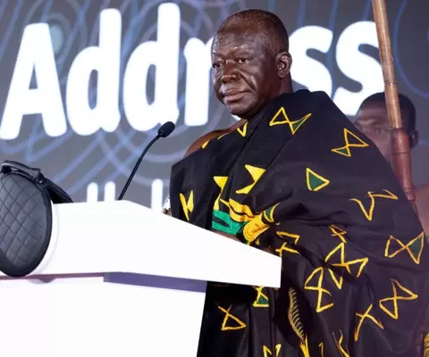 King of Ashanti giving his speech