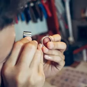 goldsmith holding rings
