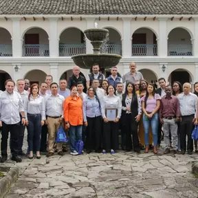 Funcionarios y funcionarias de la Corporacion Autonoma Regional del Sur de Bolivar y planetGOLD Colombia presentan resultados en marco del Acuerdo de Parte Responsable