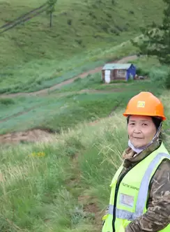A miner in Selenge at her mining site