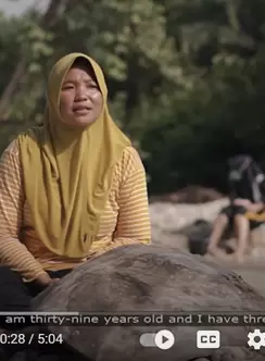 Indonesia women panning video