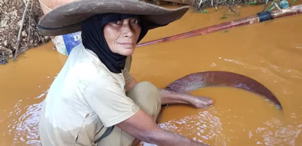 Rosna - female miner from Hulawa Village, North Gorontalo, Indonesia