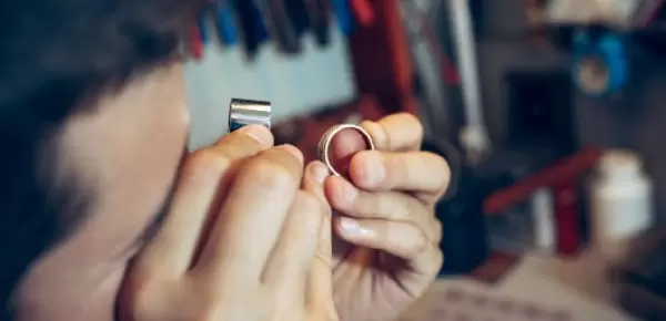 goldsmith holding rings
