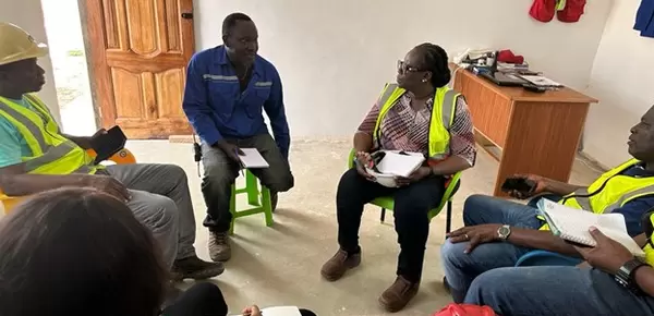 Technical team in discussions with Site manager