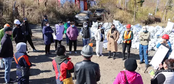 Artisanal miners learning about OSH risks at the mining site