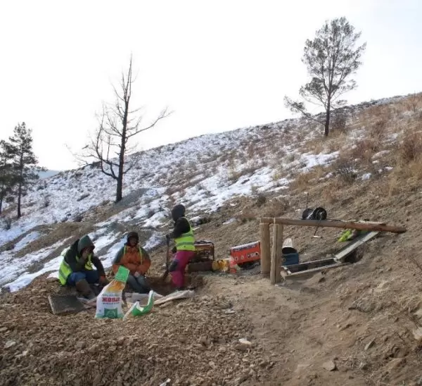 Artisanal miners at the Bulag-1 site, Selenge province, Mongolia