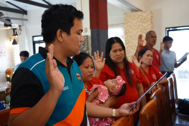 Miners attend of the MOA signing ceremony join the collective pledge 2