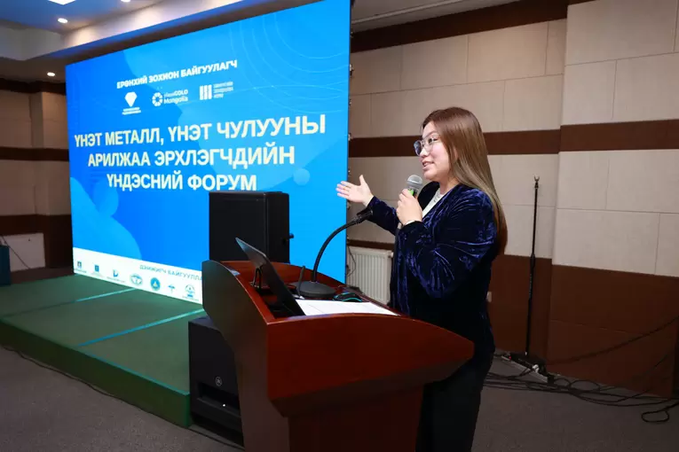 Moderator, Precious Metal Association’s Executive director Azbileg Davaatseren